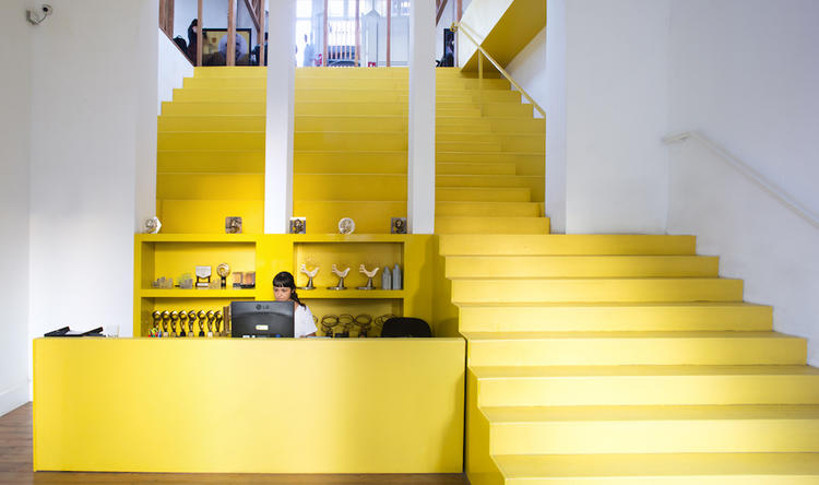 秘魯優秀廣告公司辦公室空間設計，很黃很創意