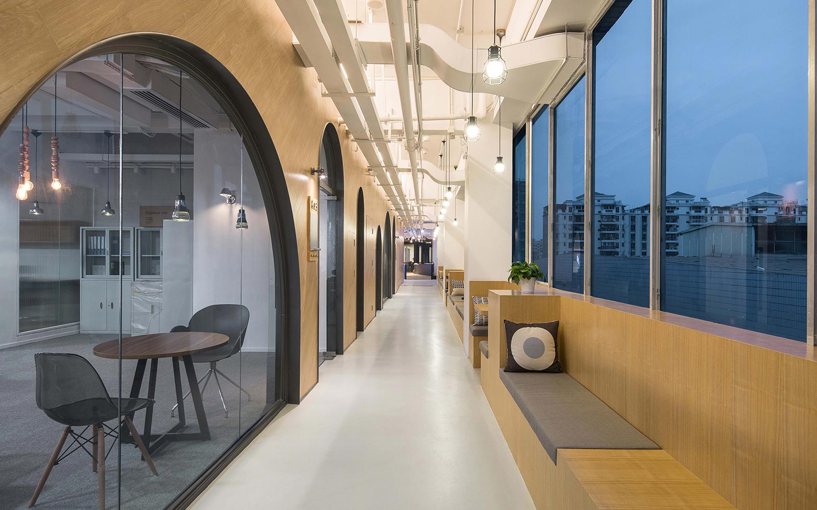 硅谷风格办公室空间设计-现代办公室设计