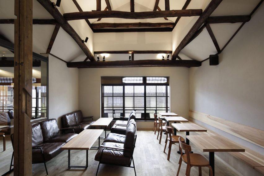 日本百年建筑咖啡馆设计，商店空间设计，采用精心挑选天然材料