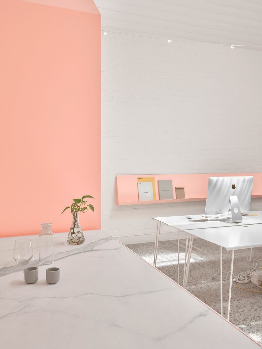 墨尔本共享工作室空间装修设计，通过空间深度探索颜色应用