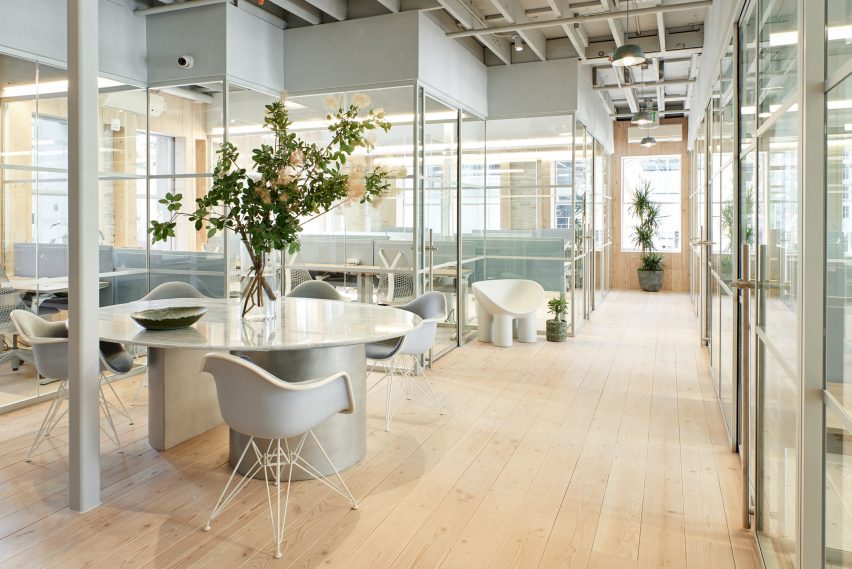 为专业人士和企业家提供前瞻性思维的高级联合办公空间设计