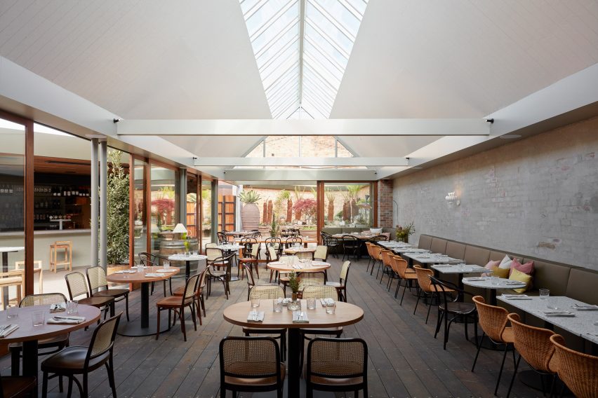 墨尔本私人精品餐厅空间设计，空间凝聚着舒适的美感