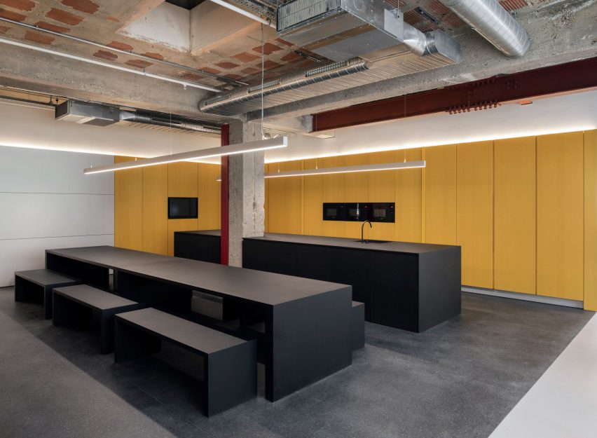 豪華百貨公司開放式辦公室空間設計，功能主導空間設計