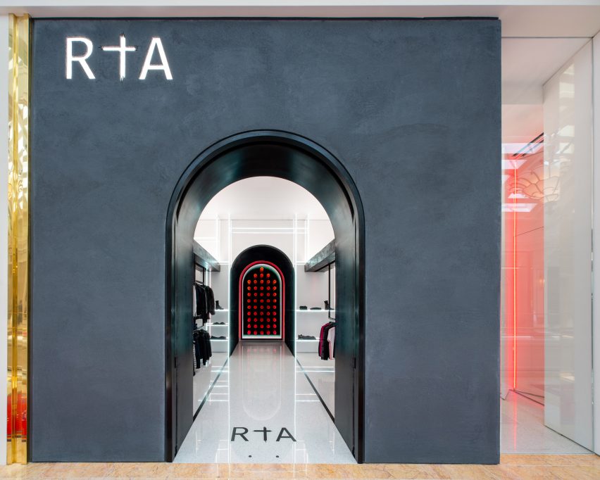 洛杉矶时尚品牌RTA零售空间设计，用精致玻璃货架照亮精品店