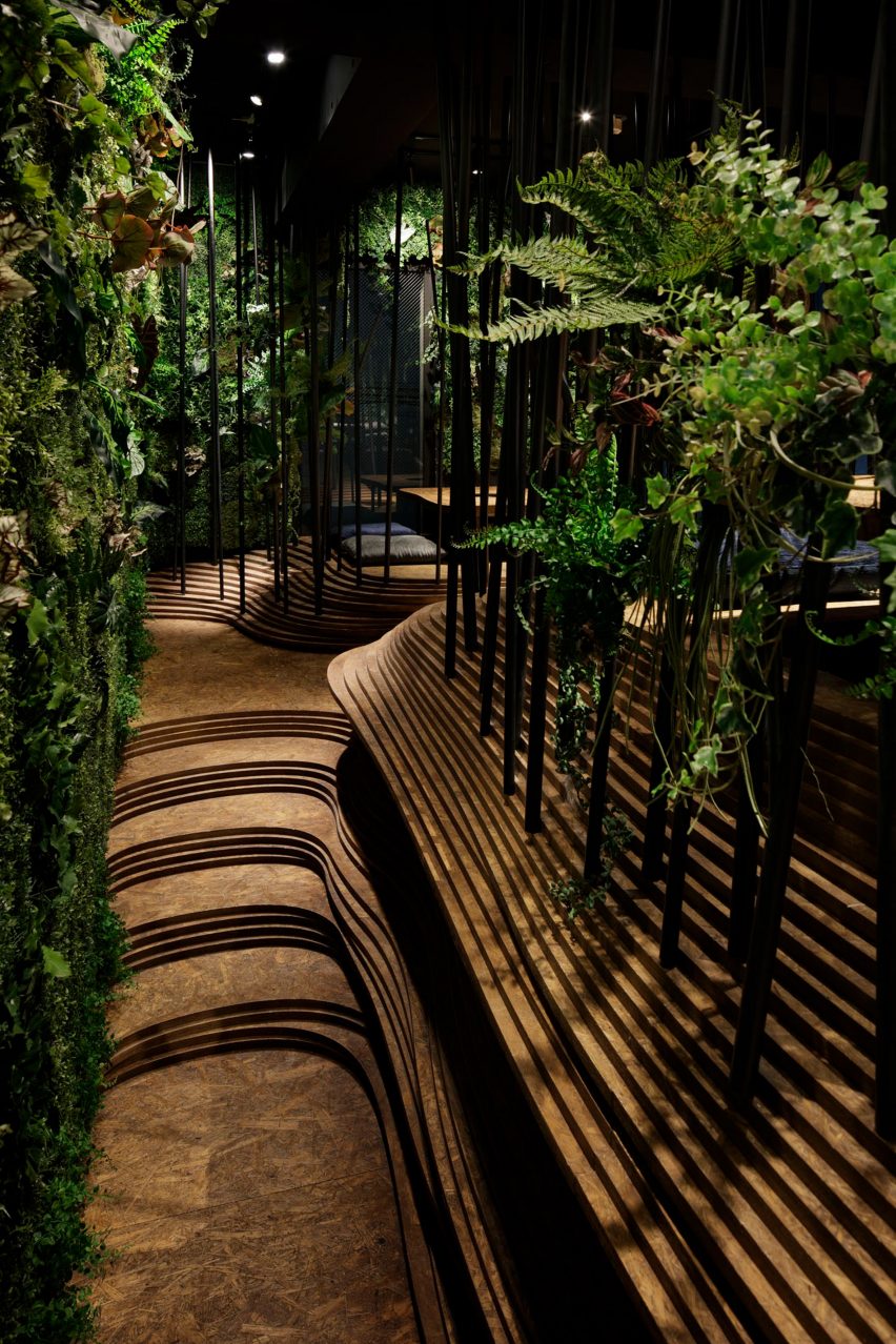 东京Yakiniku餐厅创意空间设计，营造洞穴般的世外桃源氛围