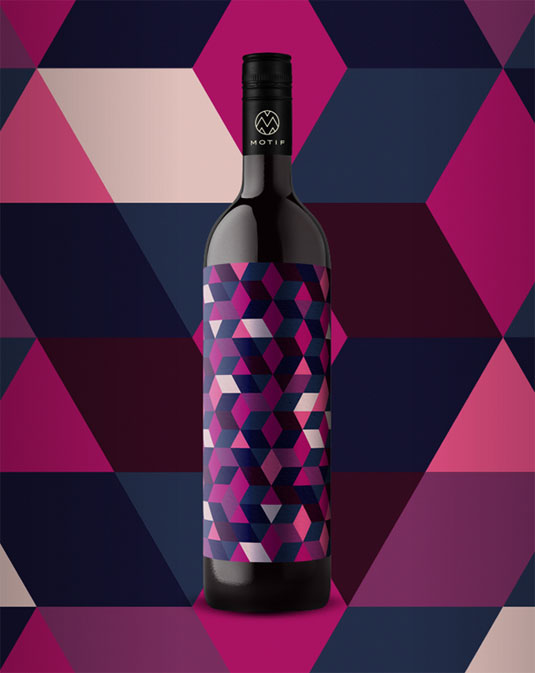 酒包装设计中的几何图案反映出酒的品位，标志+名称+图案