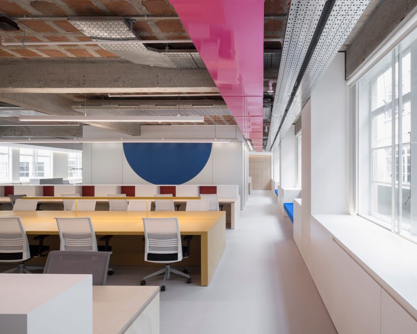 豪华百货公司开放式办公室空间设计，功能主导空间设计