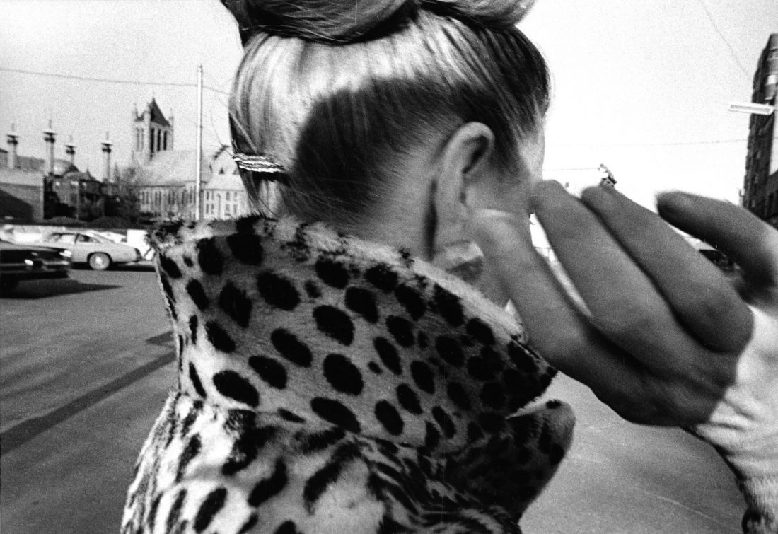 Leopard Collar, 1974 © Mark Cohen