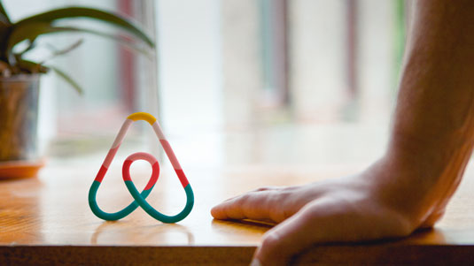 品牌设计工作室分享：Airbnb标志logo设计改版的背后真相