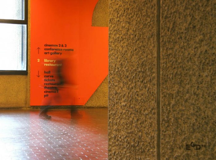 英国伦敦巴比肯艺术中心环境指示系统设计