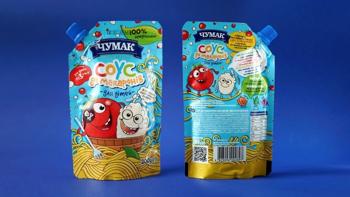 Chumak儿童番茄酱包装设计，彩色字体和微笑番茄吉祥物