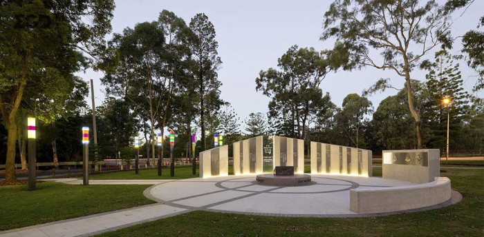 致敬100年,布坎南公园纪念丰碑 Buchanan Park War Memorial © Dotdash Design