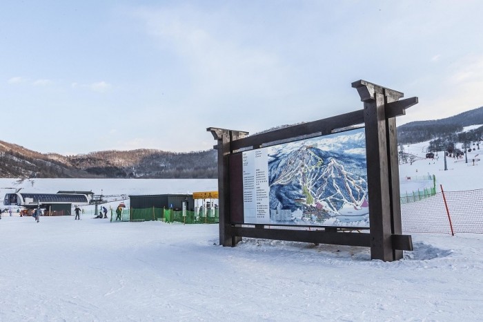 万科松花湖度假区——滑雪场导视系统设计 © 北京图石设计公司