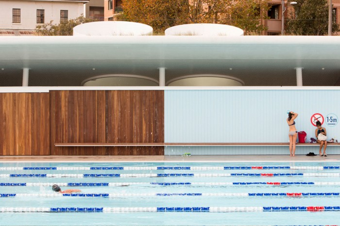 艾尔弗雷德王子公园游泳池导视设计 © frostcollective
