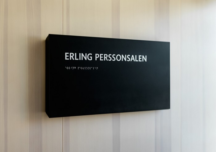 卡罗林斯卡学院新礼堂室内导视系统设计©Henrik Nygren Design