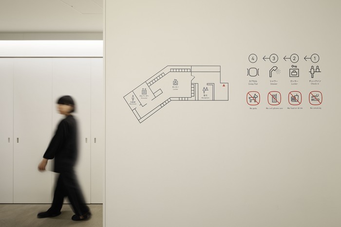 神田9小时女性专属胶囊旅馆标识系统设计©Hiromura Design Office