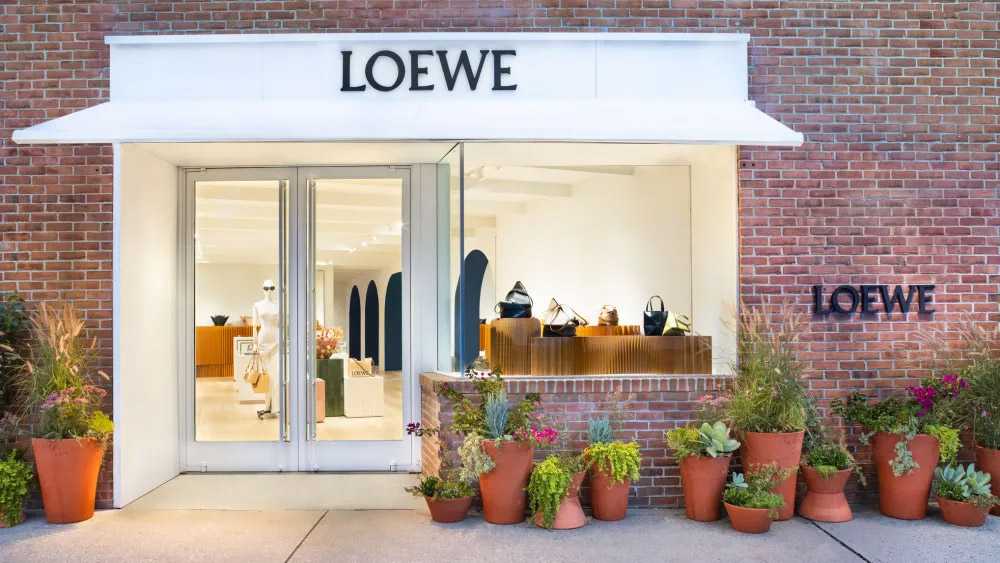 奢侈品與運動風融合：LOEWE與On的企業(yè)vi設(shè)計合作